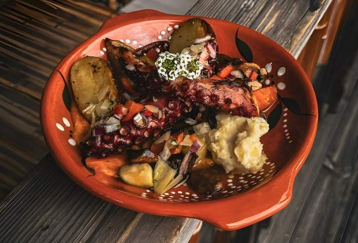 Voyagez au Portugal avec nos plats traditionnels faits maison.